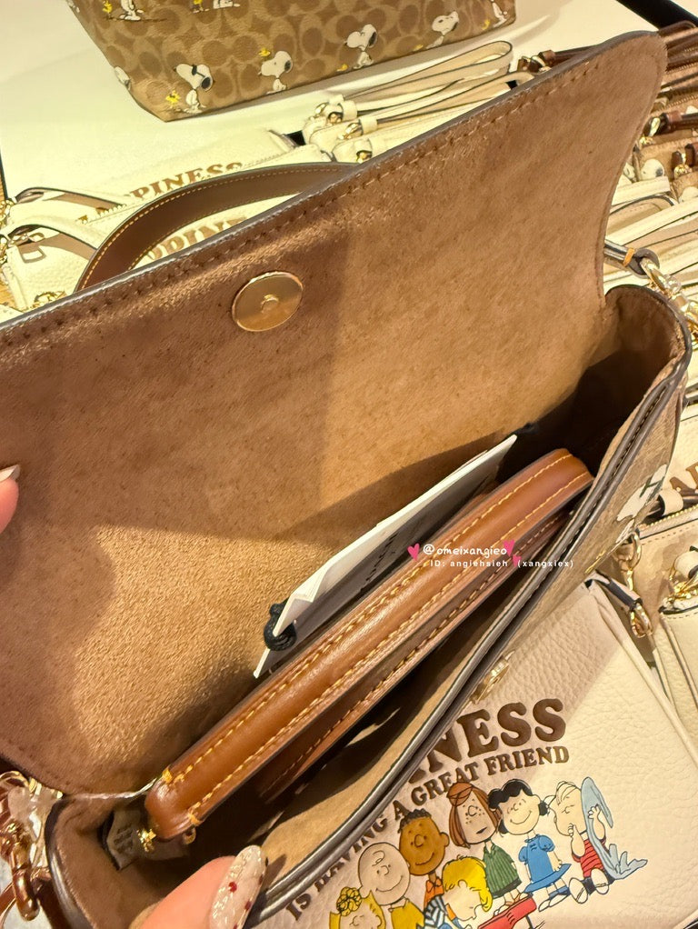 Coach x Snoopy Haily 掀蓋斜背包