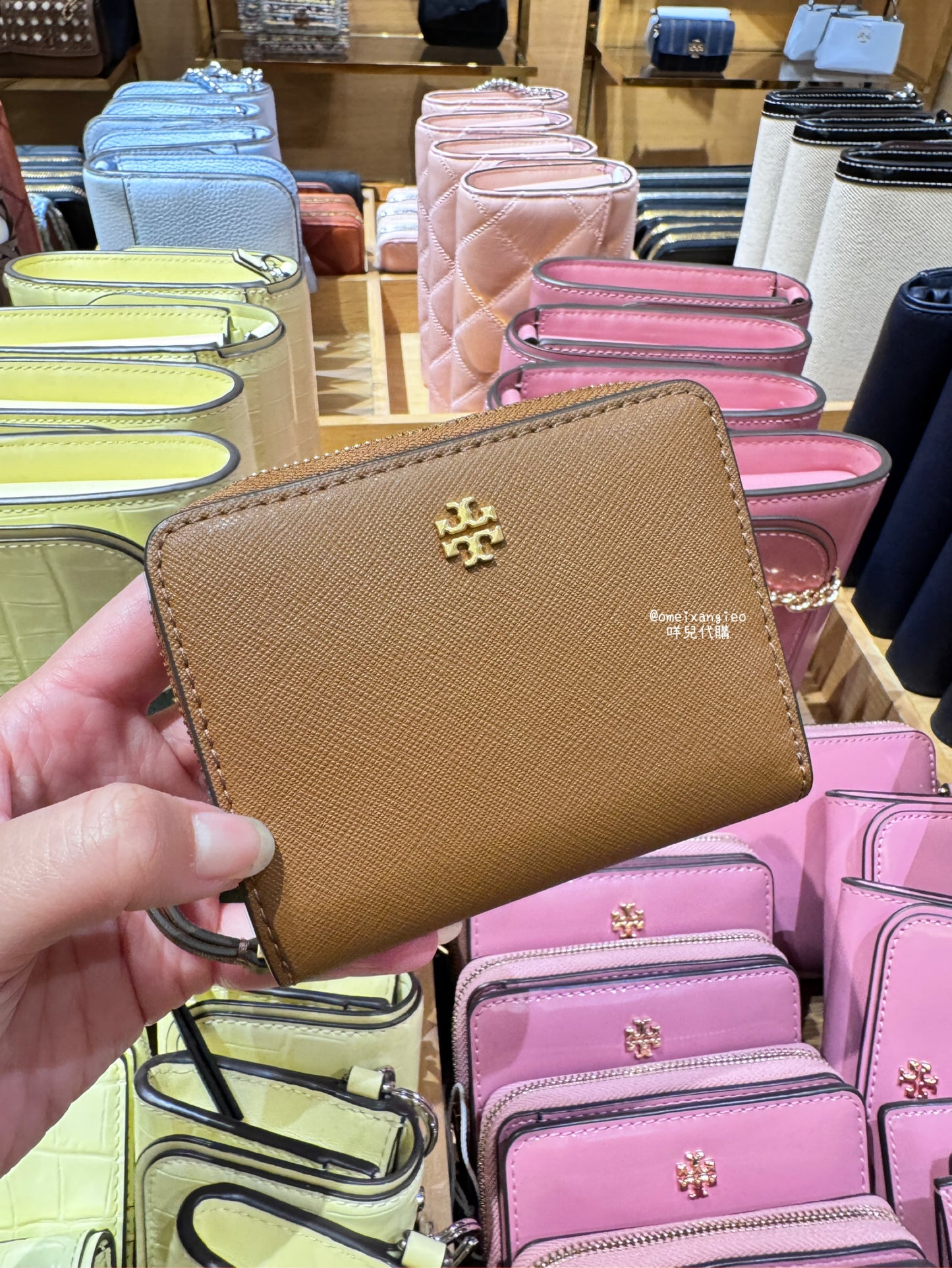 Tory Burch 防刮皮革小短夾