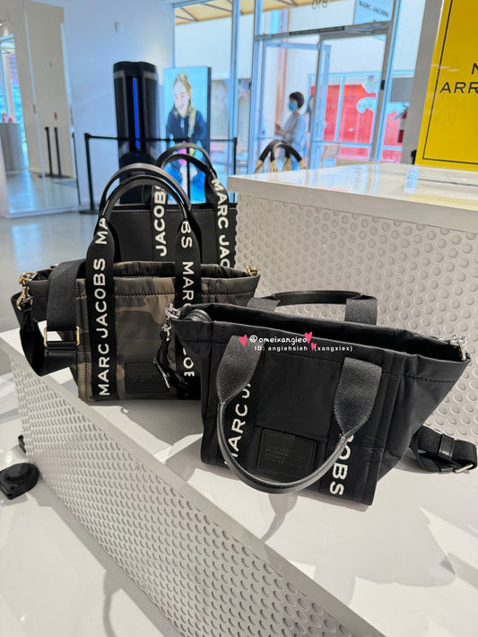 Marc Jacobs 小馬克 字母邊條 小款 尼龍水餃包 可斜背