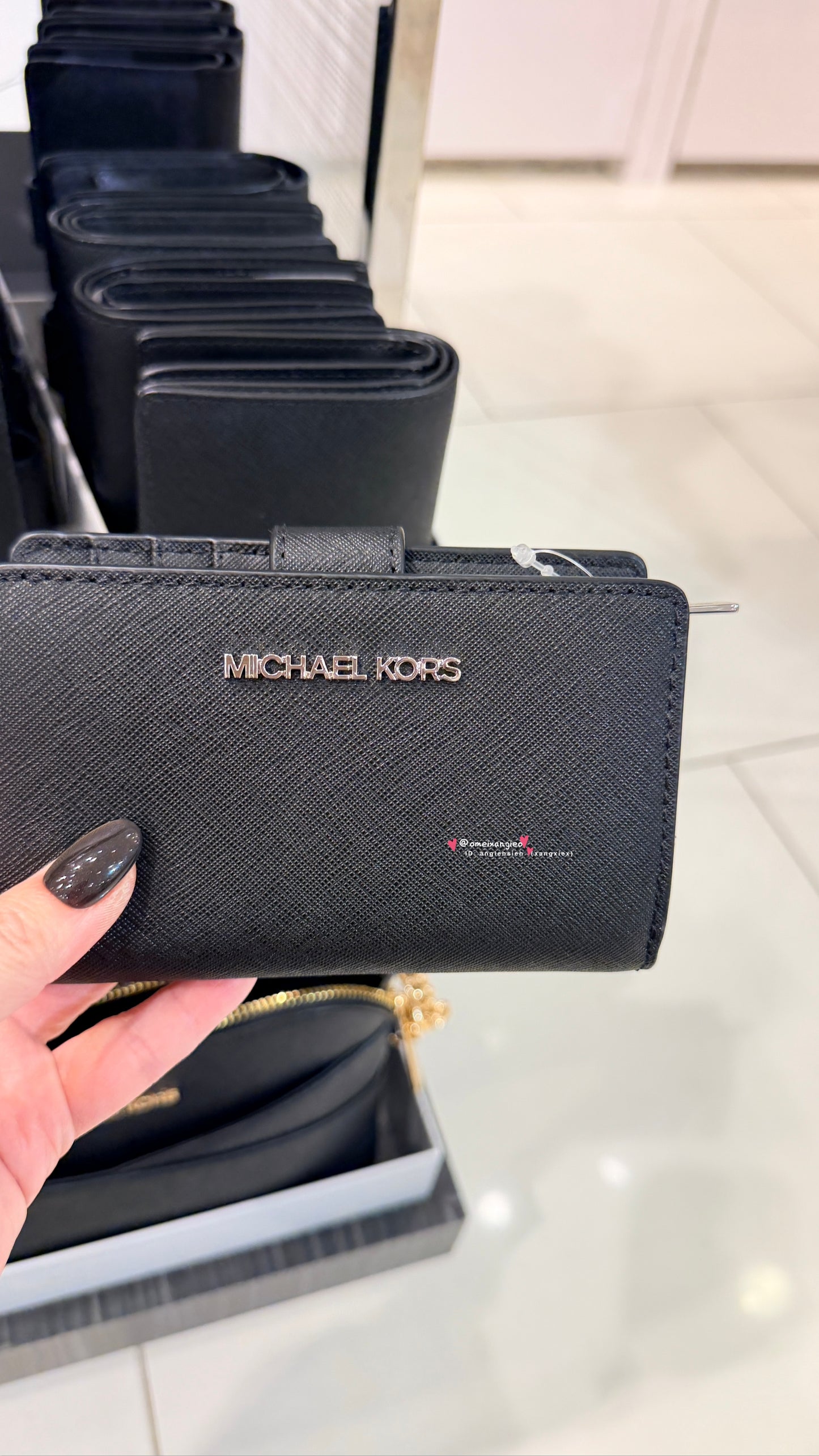 Michael Kors MK 防刮皮革中夾