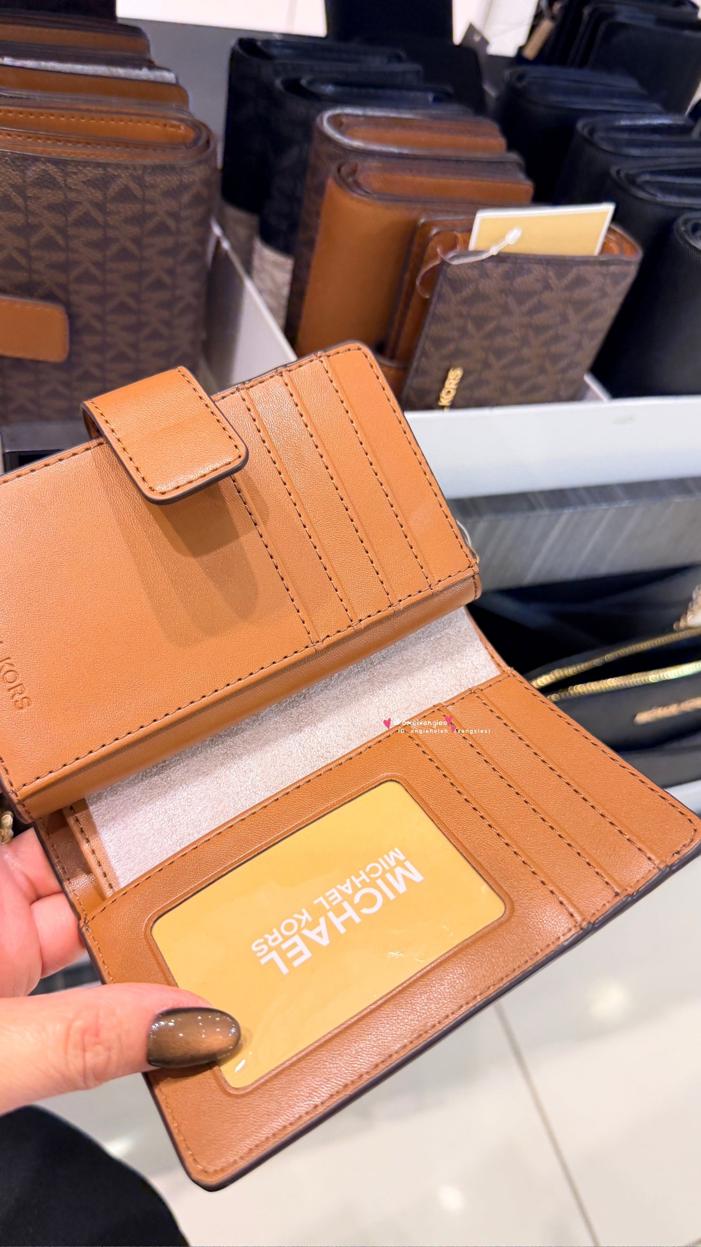 Michael Kors MK 防刮皮革中夾