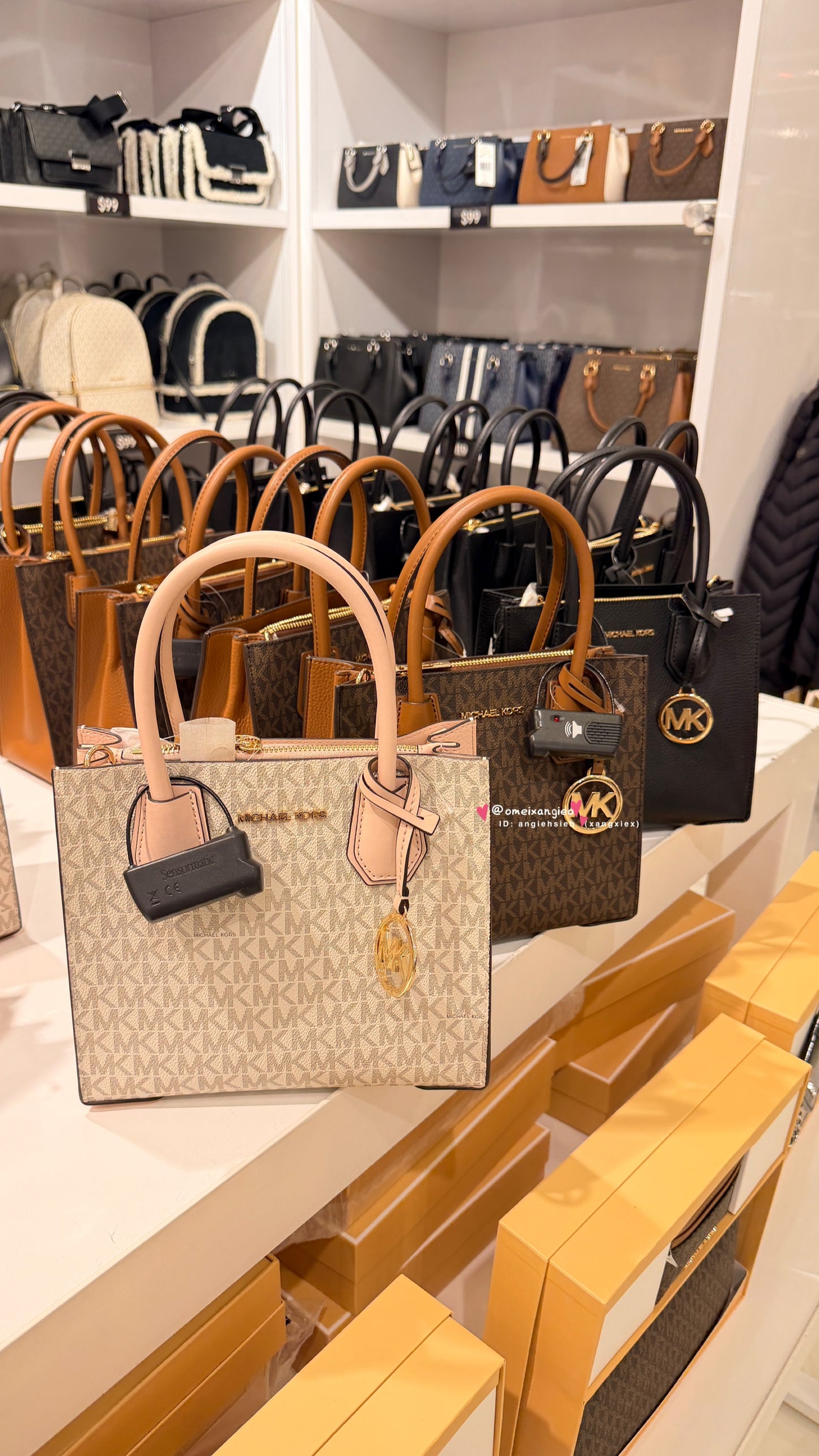 Michael Kors Mercer 三層紙袋包