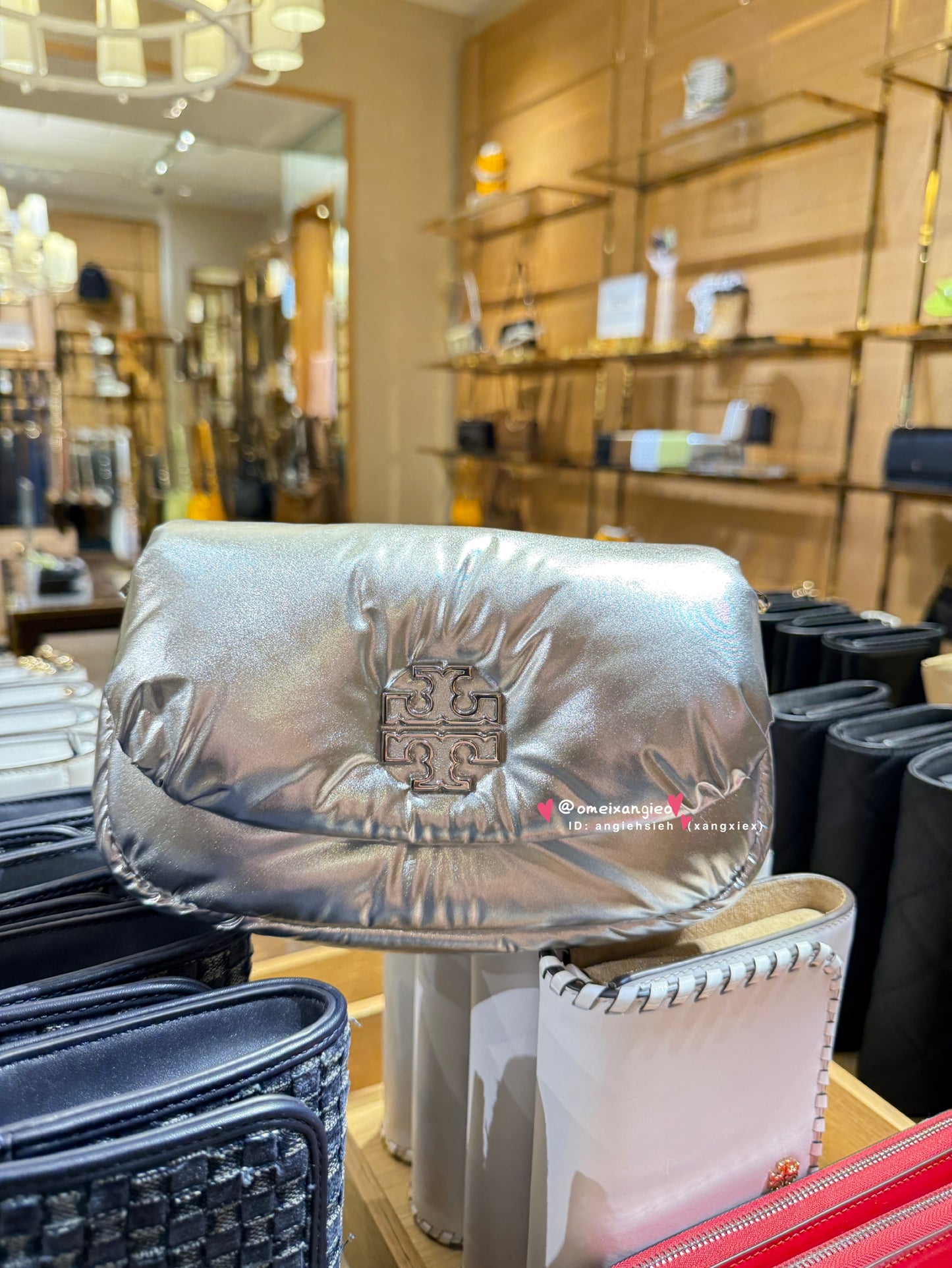 Tory Burch Britten 銀色 掀蓋斜背包