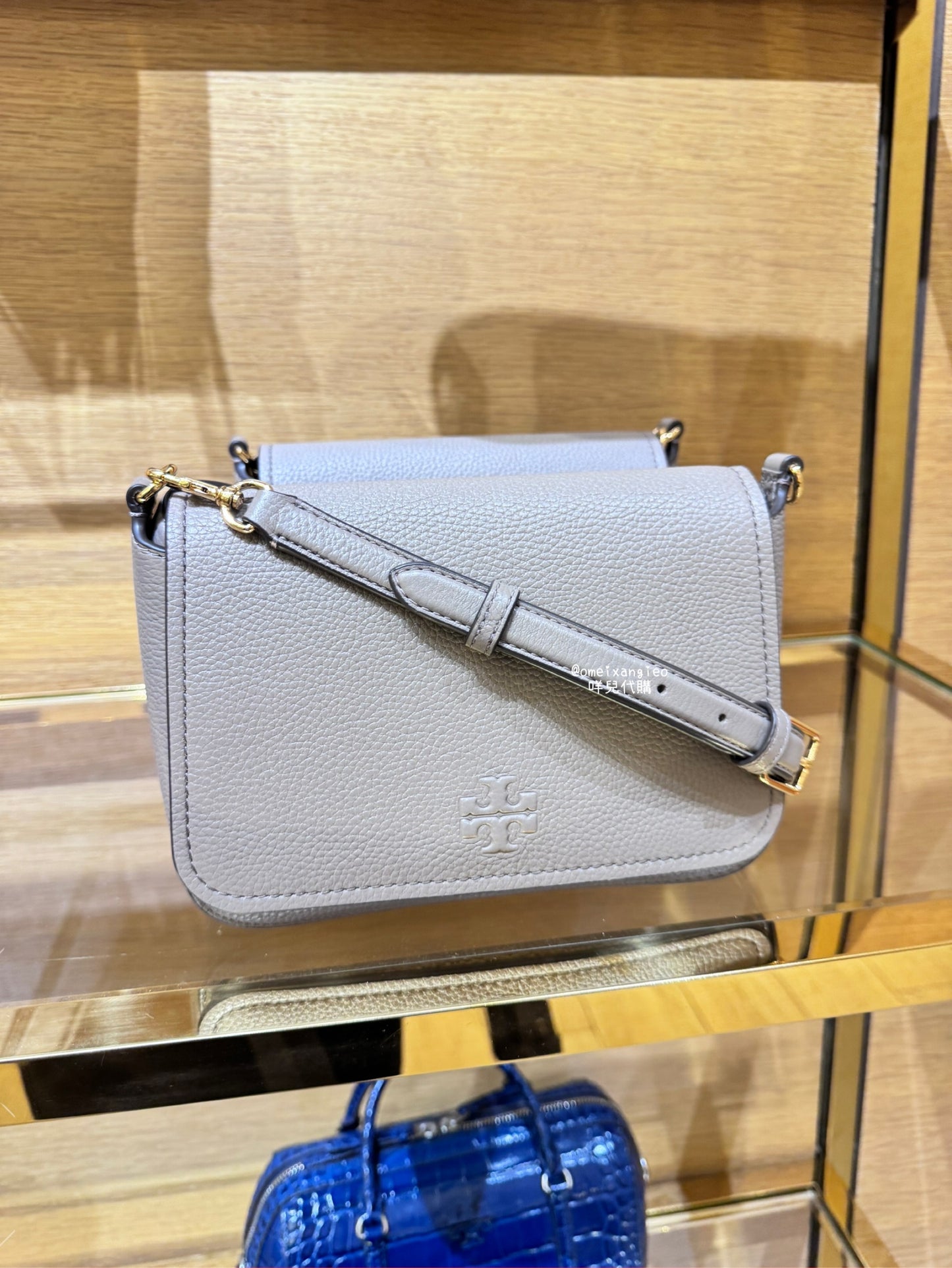 Tory Burch Thea 荔枝皮革 掀蓋斜背包