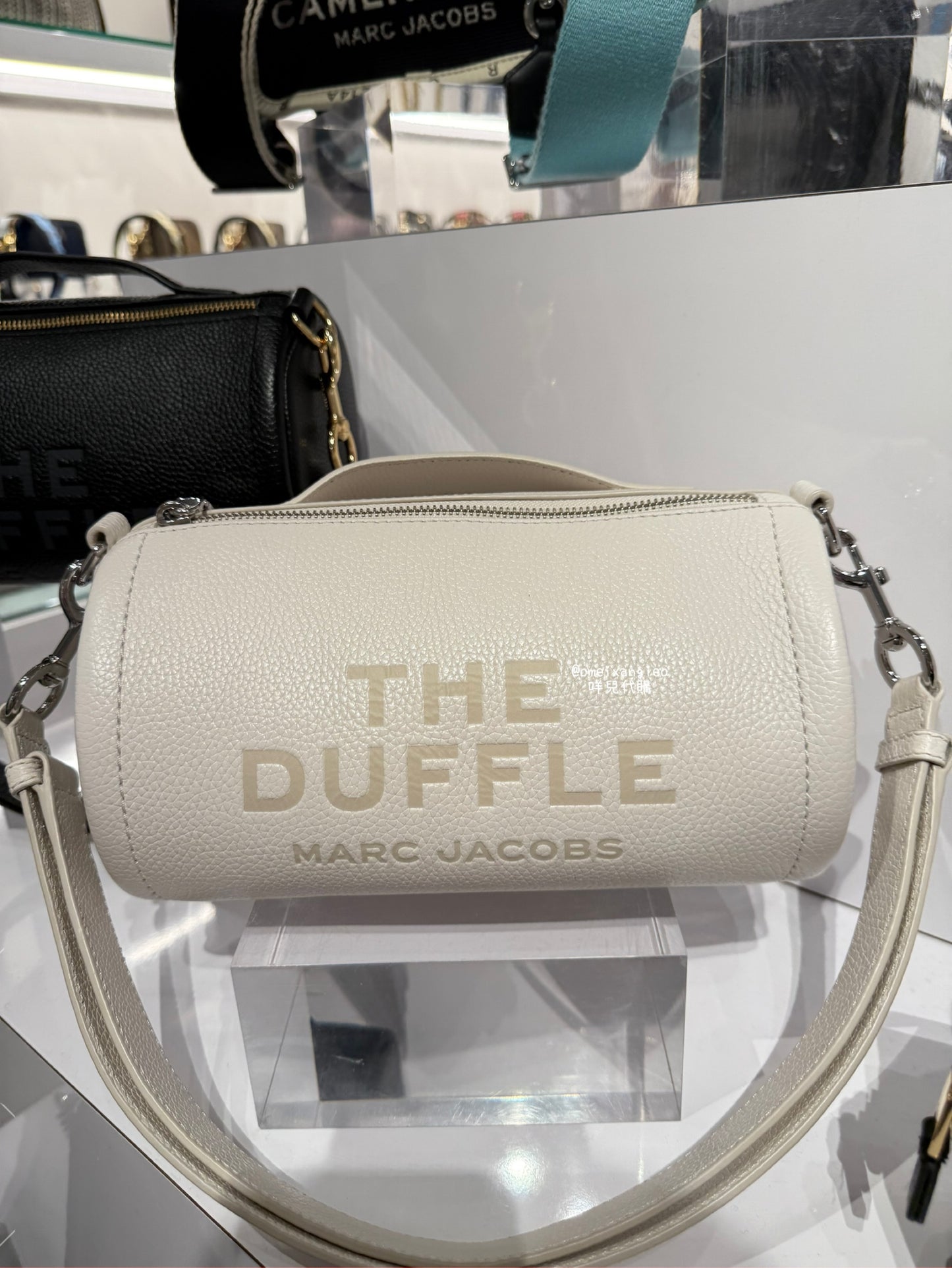 Marc Jacobs 小馬克 THE DUFFLE 圓筒包