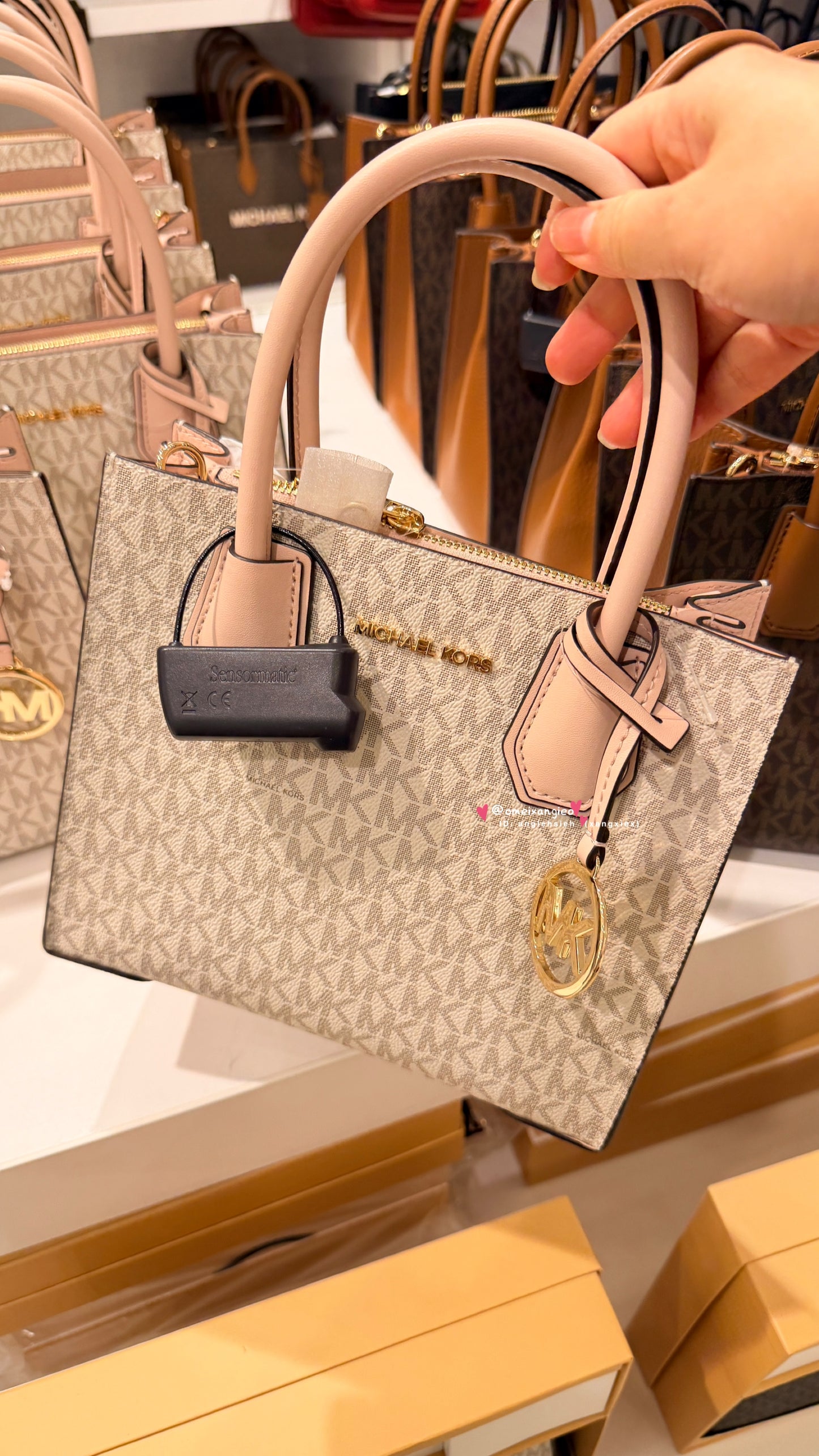 Michael Kors Mercer 三層紙袋包