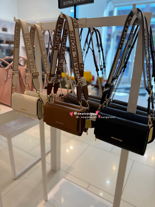 Michael KORS 字母背帶WOC 斜背包