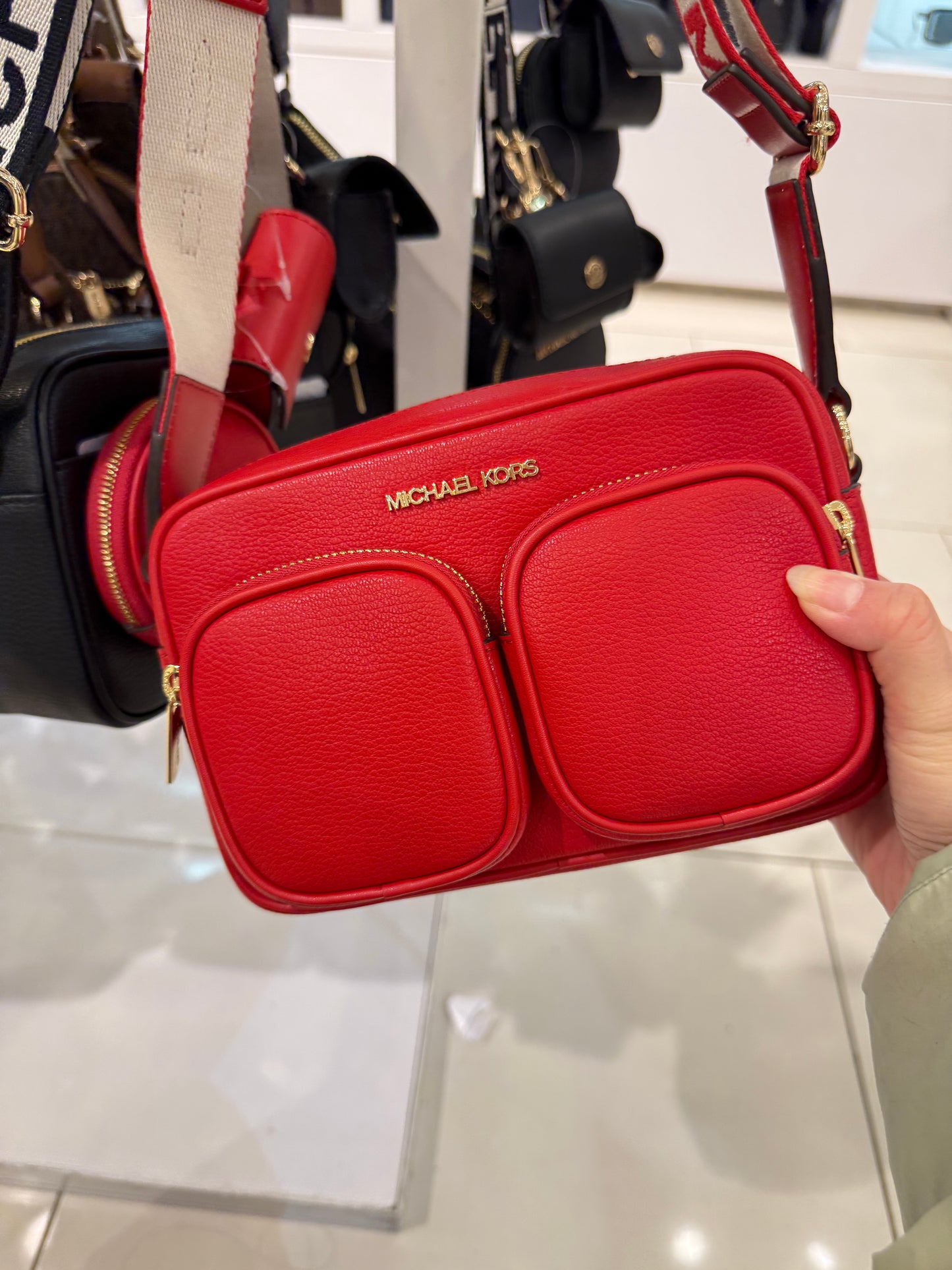 Michael Kors 斜背包 附掛飾