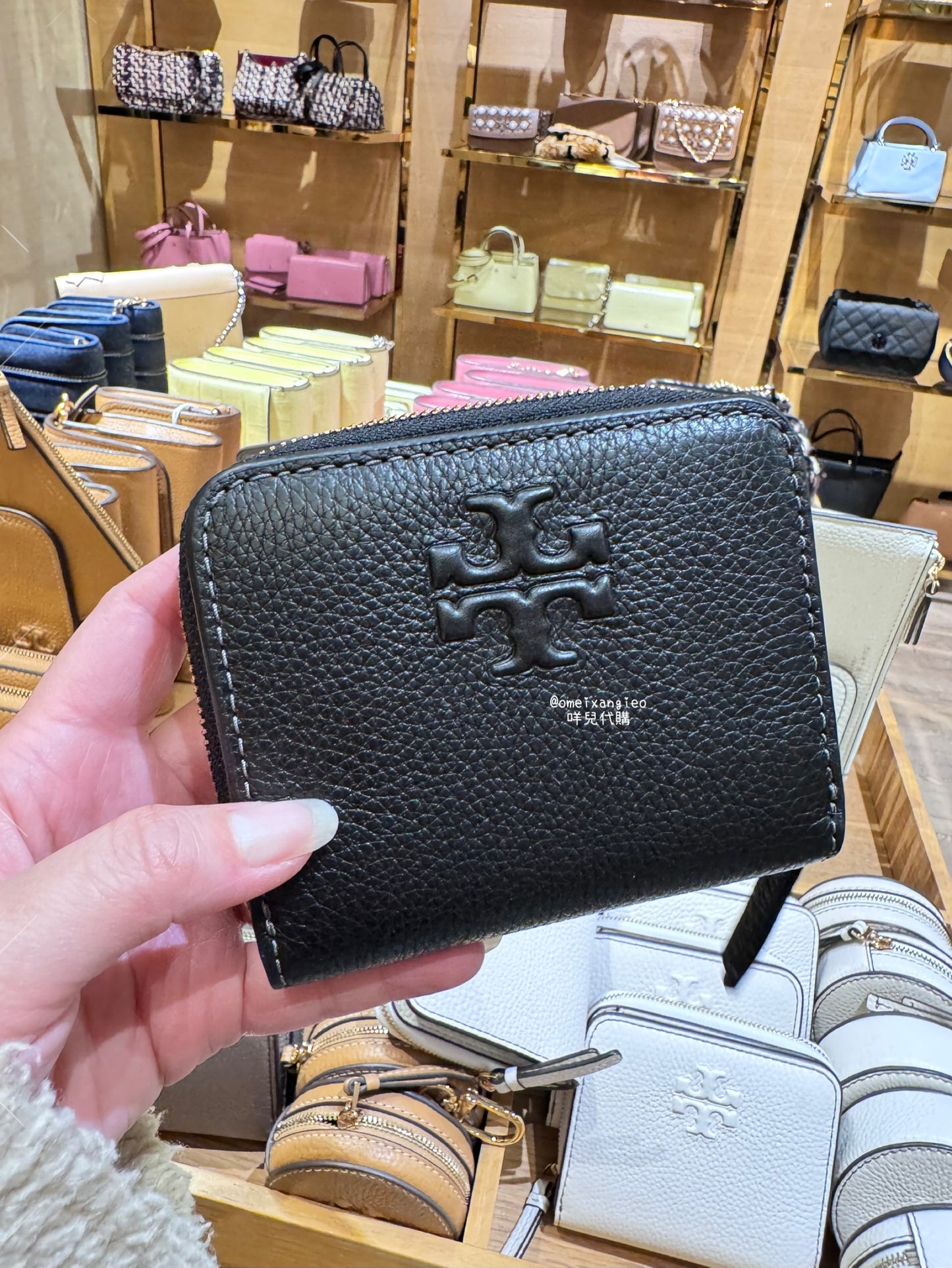 Tory Burch Thea 荔枝皮革小短夾