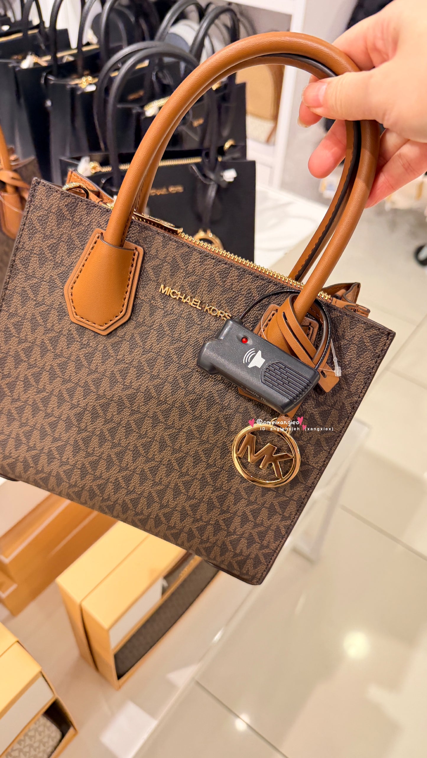 Michael Kors Mercer 三層紙袋包