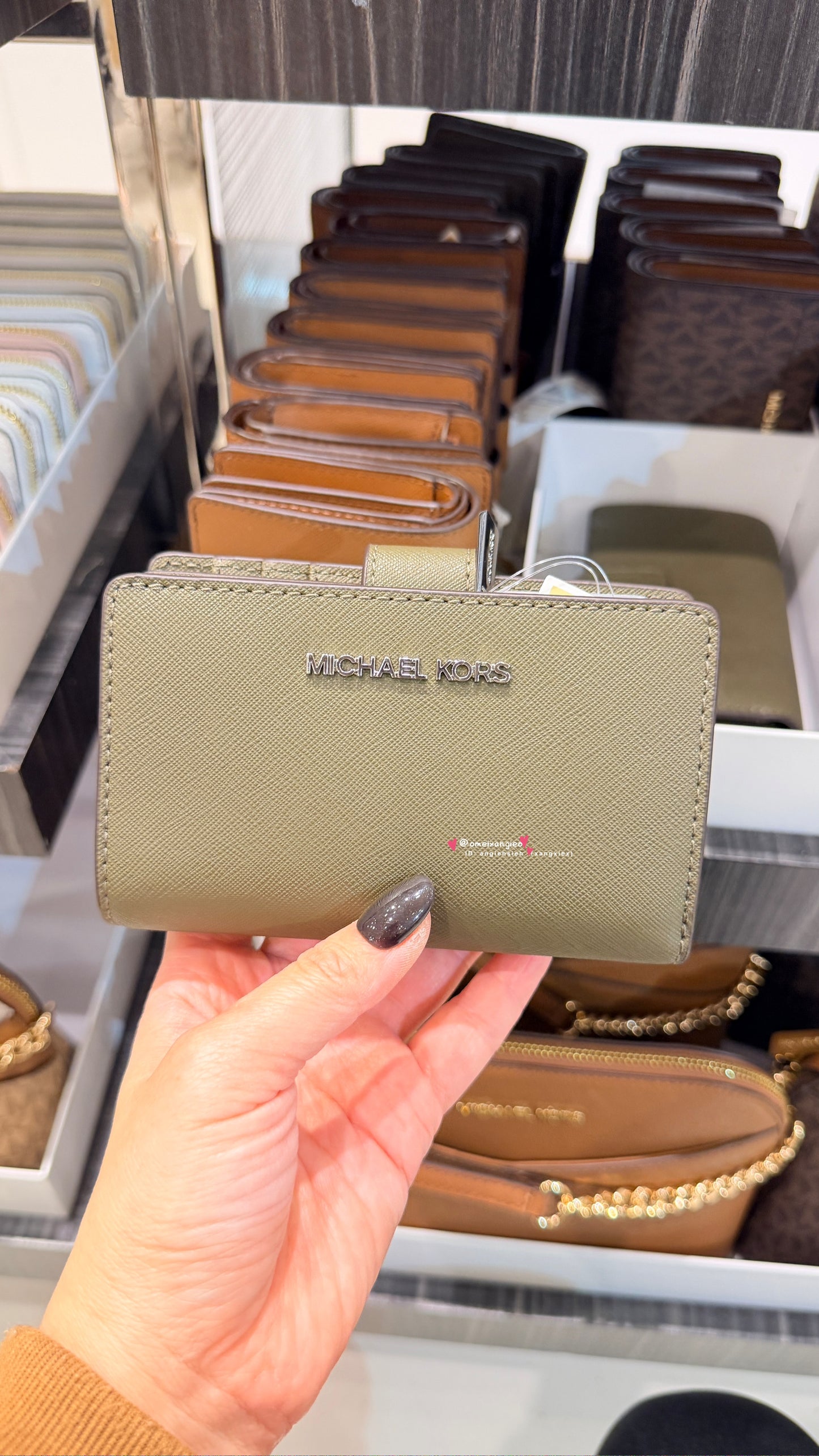 Michael Kors MK 防刮皮革中夾